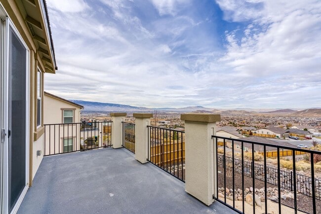 Foto del edificio - Panoramic views of the valley with a modern updated home!