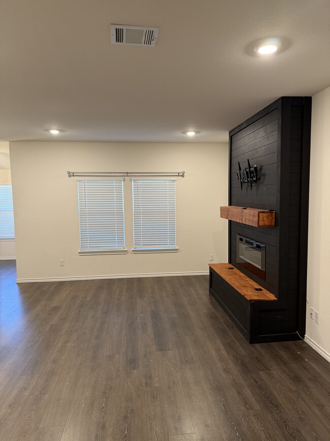 Building Photo - 107 Seabiscuit Rd