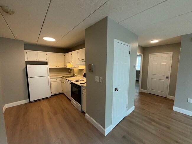 Building Photo - 4 Hawes St