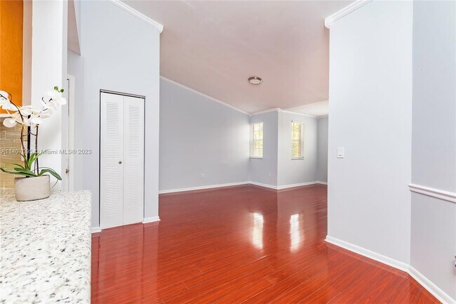 Foto del edificio - 18326 NW 68th Ave