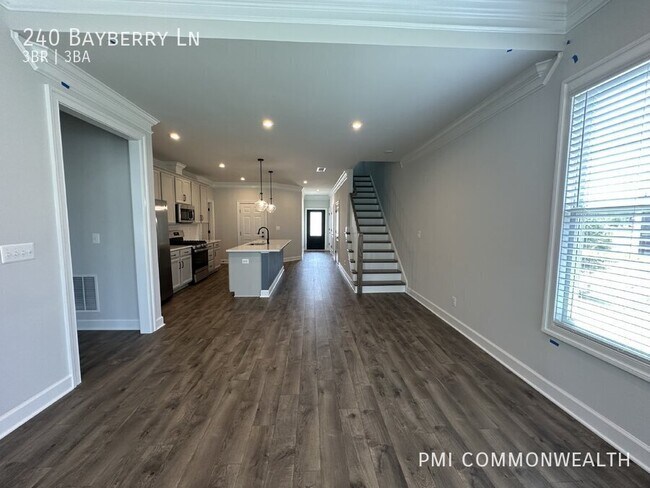 Foto del edificio - 240 Bayberry Ln