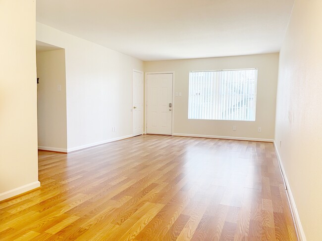 Building Photo - 5550 N Braeswood Blvd