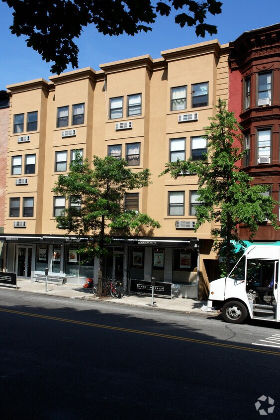 Building Photo - Loril Building