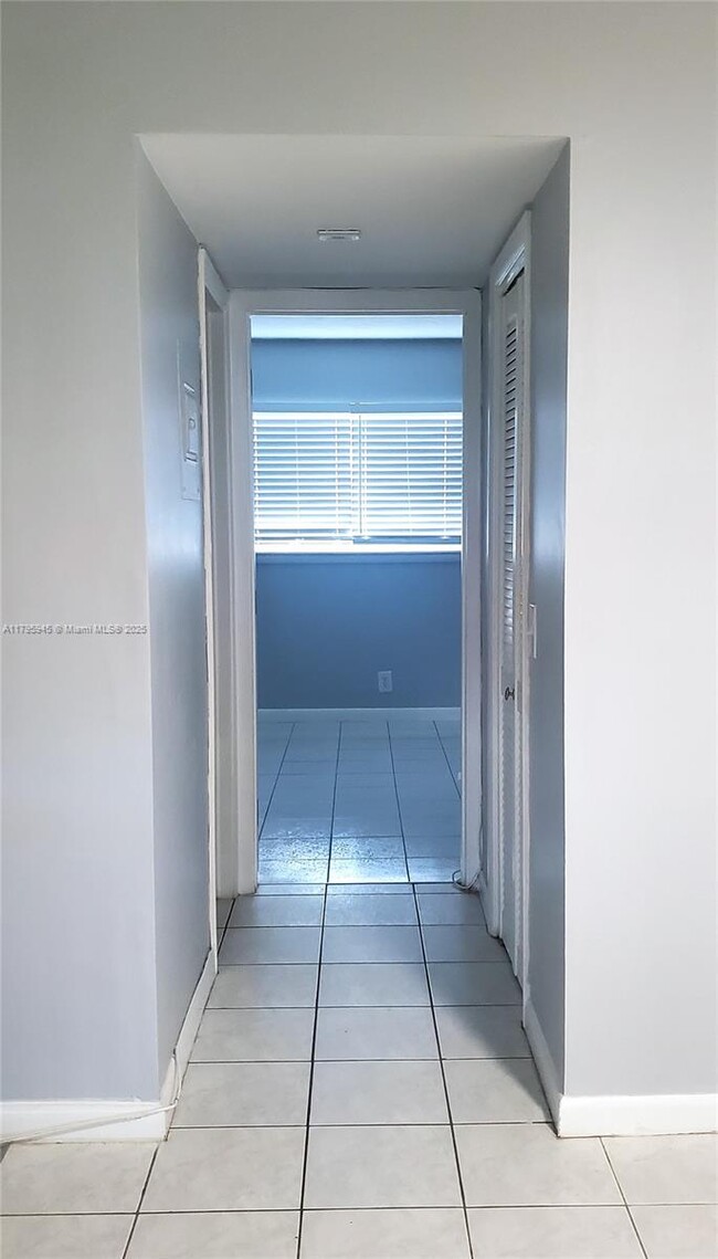 Foto del edificio - 250 Layne Blvd