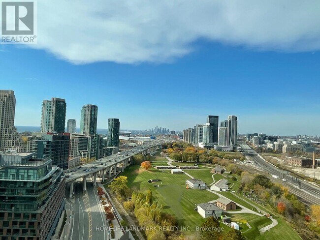 Photo du bâtiment - 170 Fort York Blvd