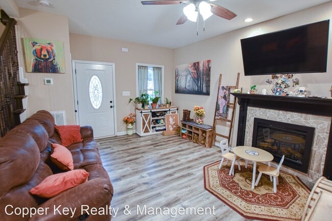 Building Photo - 3 br, 2.5 bath House - 338 Chalet Circle