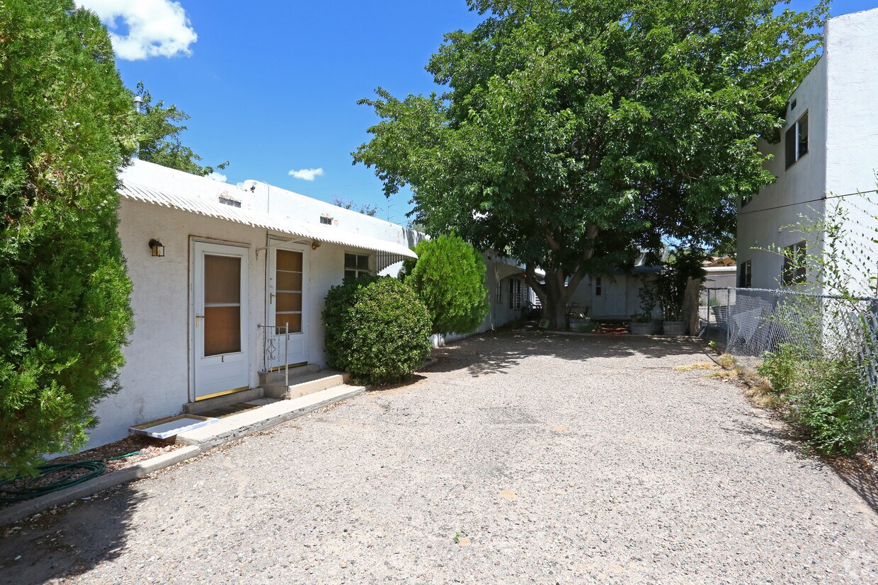 Building Photo - 506 Princeton Dr SE