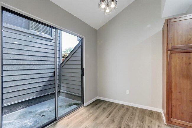 Building Photo - 18032 Bal Harbour Dr