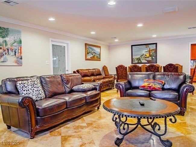 Building Photo - 5033 Saluda Cir
