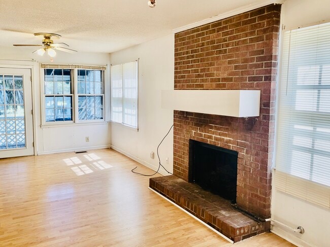 Building Photo - 422 Panorama Pl