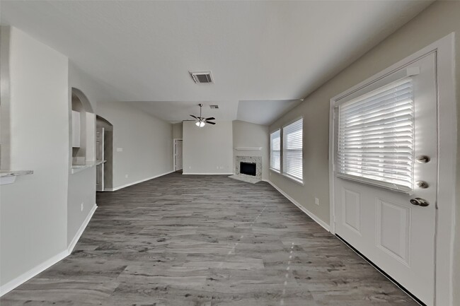 Foto del edificio - 6607 Portlick Dr