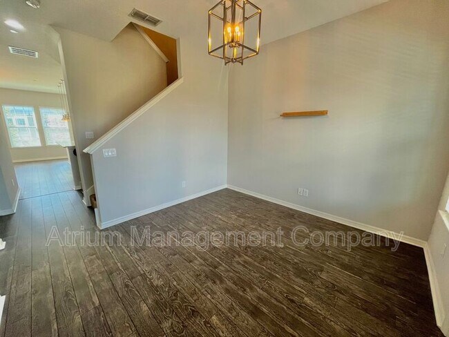 Building Photo - 865 Taramundi Dr