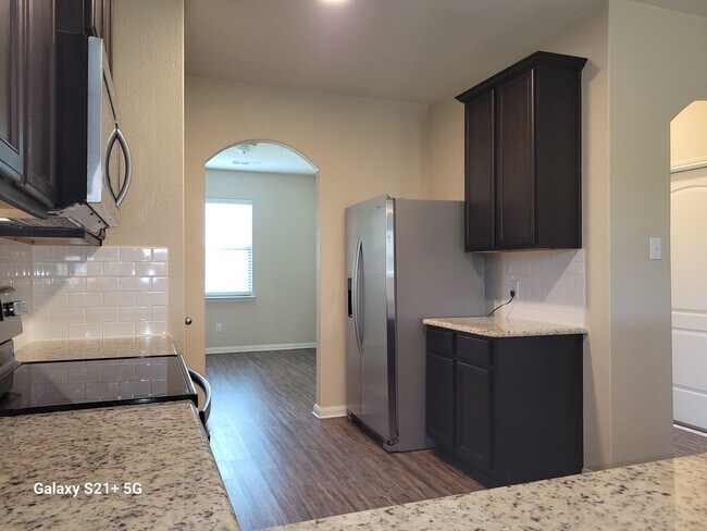 Cocina- incluidos granito- refrigeradores - 1514 Hill Top Ct.