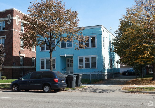 Building Photo - 2833 Park Ave