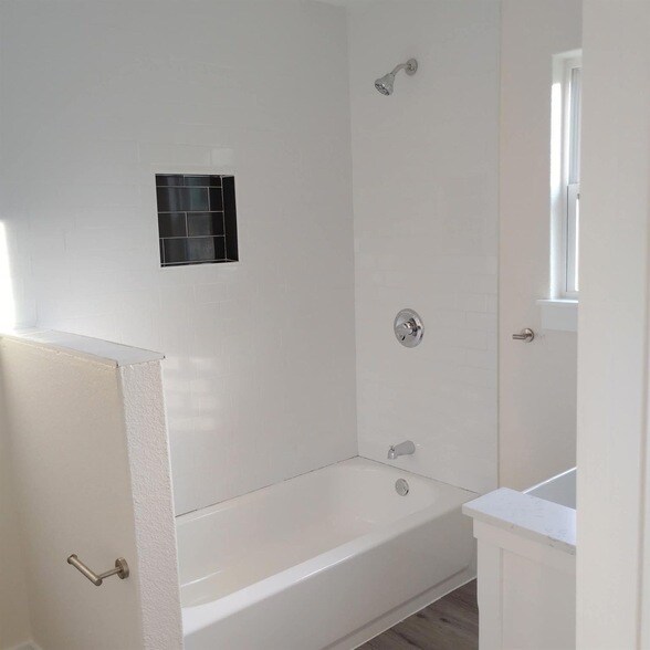 Foto del edificio - 928 E Cameron Ave