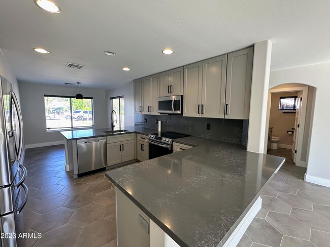 Building Photo - 4125 N 18th Pl
