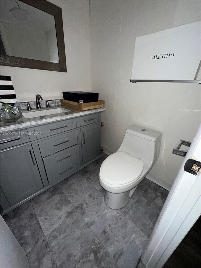 Foto del edificio - 2750 NE 183rd St