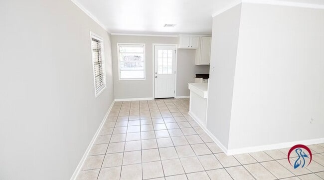 Building Photo - Charming 3-Bedroom Single-Family Home in M...