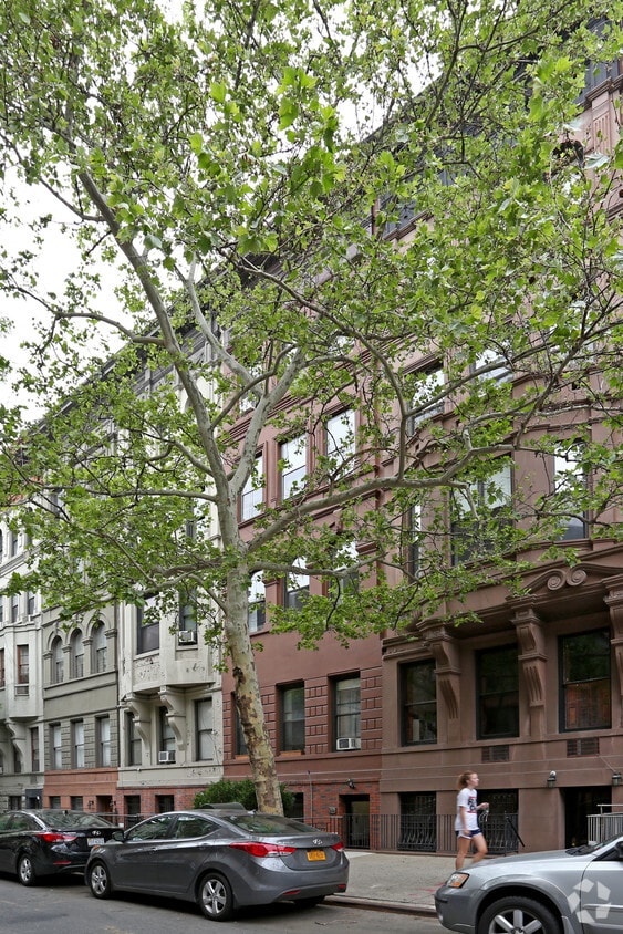 Building Photo - 135 W 75th St