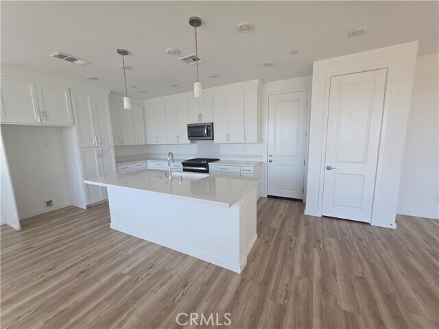 Foto del edificio - 2860 Sapphire Rd
