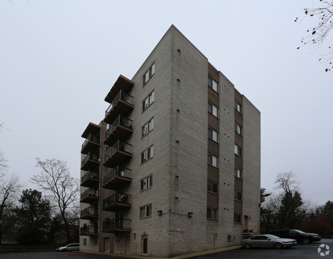 Building Photo - Garland Towers