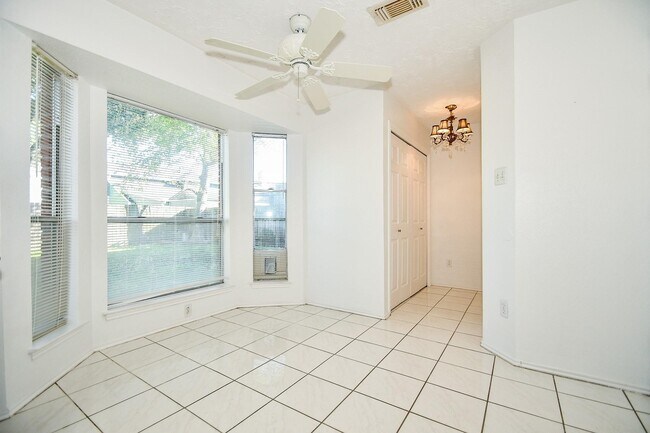Foto del edificio - 12311 Grove Meadow Dr