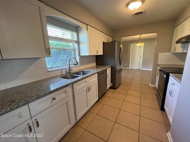 Building Photo - 619 Rosada St