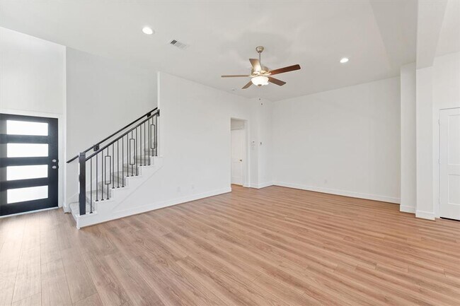 Building Photo - 12922 Rio Mariano Ln