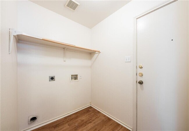 Foto del edificio - 1029 Christopher Ave