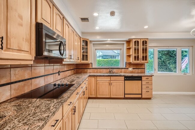 Foto del edificio - 3766 Willowcrest Ave