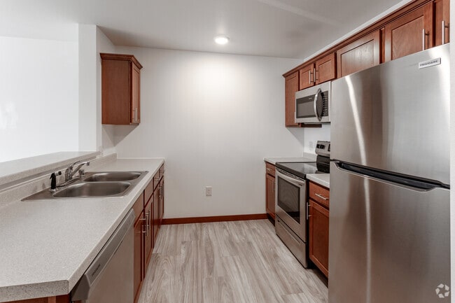 2BR, 2BA - 970SF - Kitchen - Station Street Apartments