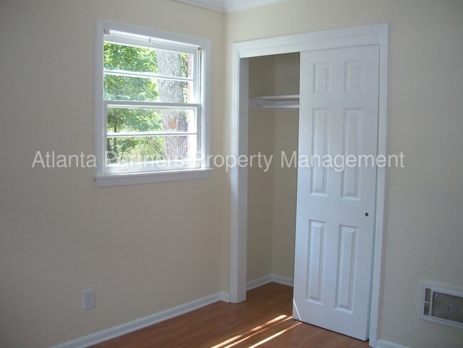 Foto del edificio - 1002 Level Creek Rd