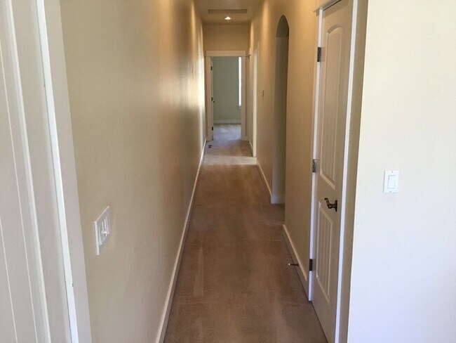 Building Photo - ra1052