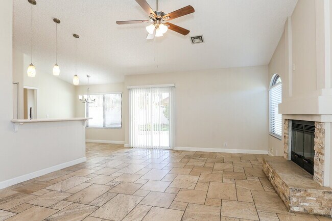 Foto del edificio - 4452 E Wildwood Dr