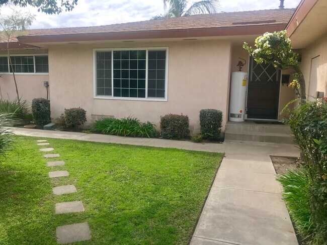 Foto del edificio - 2210 E. LaPalma Ave. #A