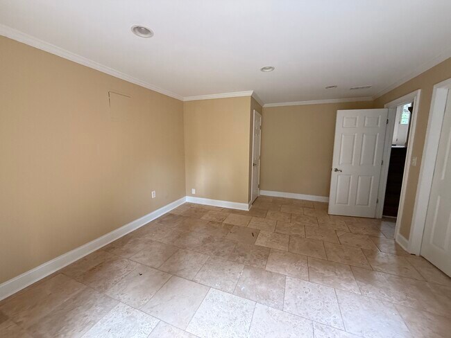 Foto del edificio - 1505 Hillcrest Dr