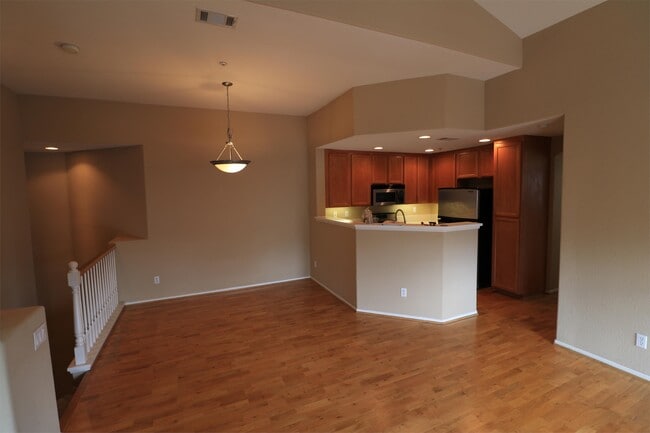 Building Photo - 16921 Meadowlark Ridge Rd