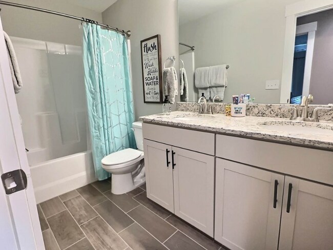 Foto del edificio - 66 Flanders Ln