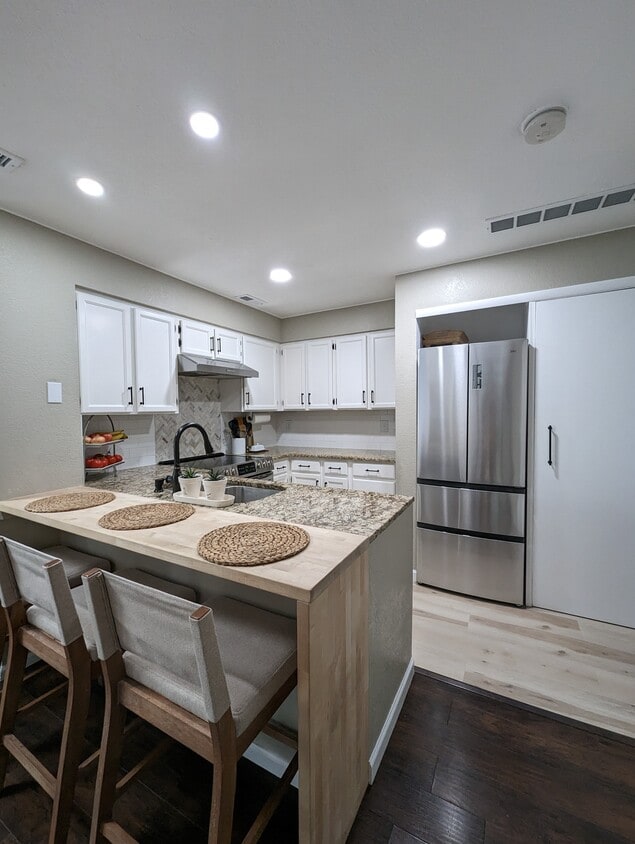 New refrigerator with two convenient freezer drawer. - 842 S Vance St