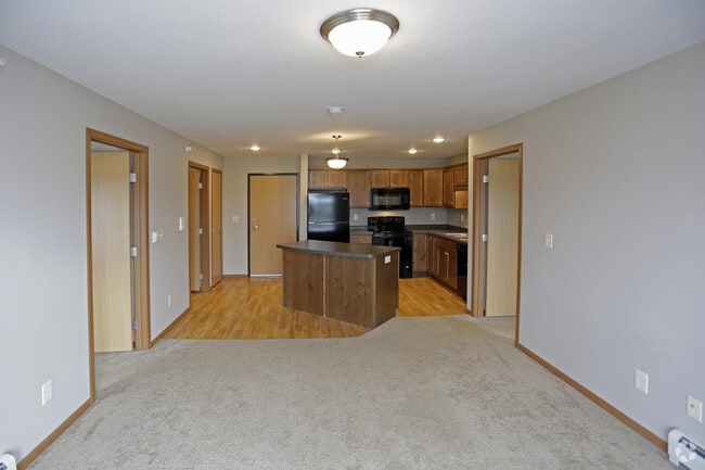 2BR, 2BA - 921 SF - Avon Estates