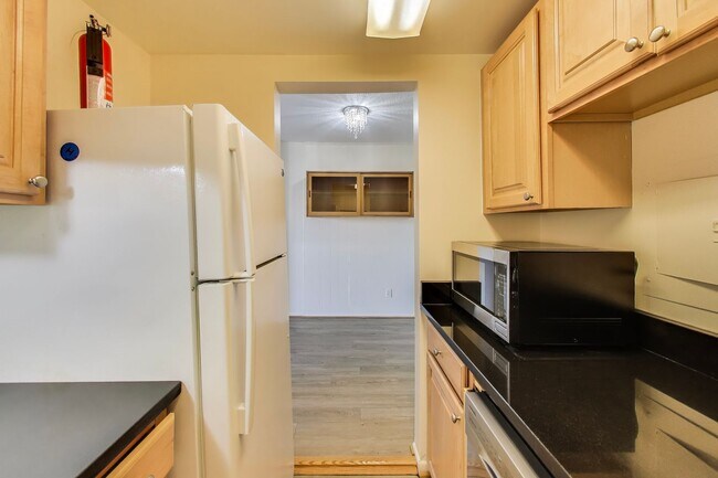 Foto del edificio - Sunny Studio in Downtown Rockville - ALL UTILITIES INCLUDED