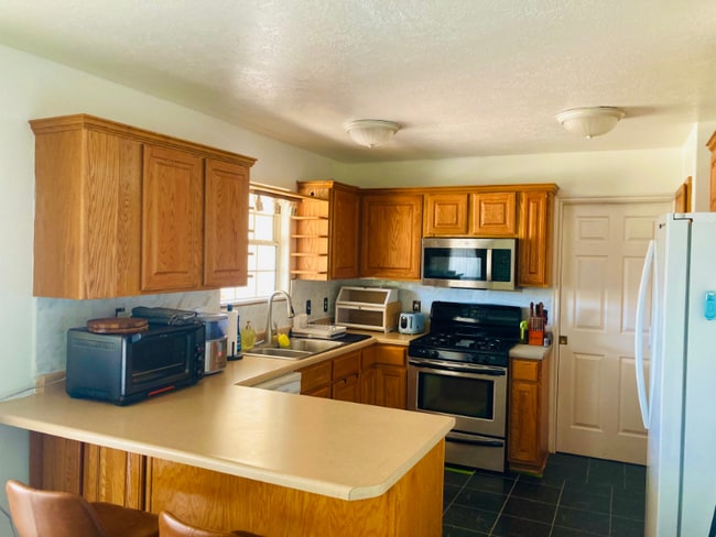 Building Photo - 1545 S Ash Creek Dr