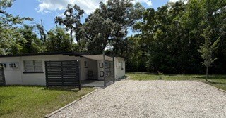 Aparcamiento exterior - 222 S Country Club Rd