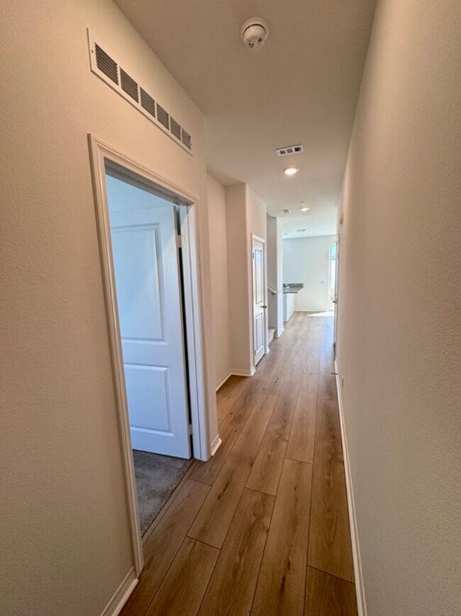 Building Photo - BRAND NEW 4 bedroom Murrieta home availabl...