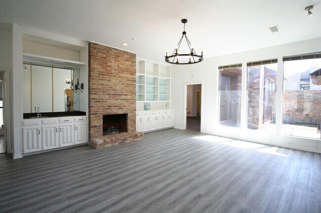 Foto del edificio - 16933 Davenport Ct