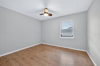 Building Photo - 1445 Bonanza Rd