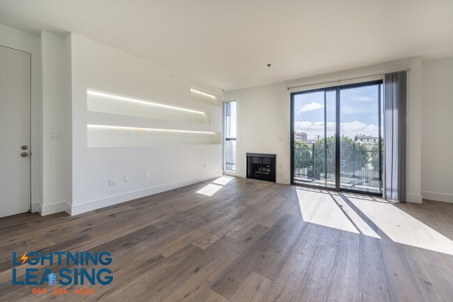Building Photo - 8811 Burton Way