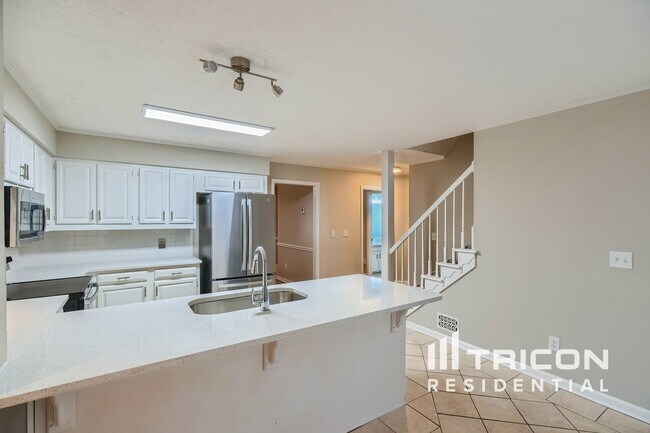 Building Photo - 100 Hillcrest Point