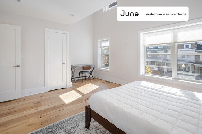 Building Photo - Private bedroom in 4 bed/3.5 bath Home