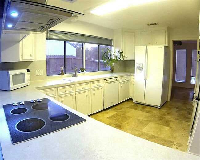 Building Photo - 15625 Elwood Dr